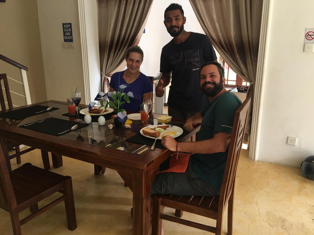 Like Mike Tourist Guest House & Restaurant Νεγκόμπο Εξωτερικό φωτογραφία