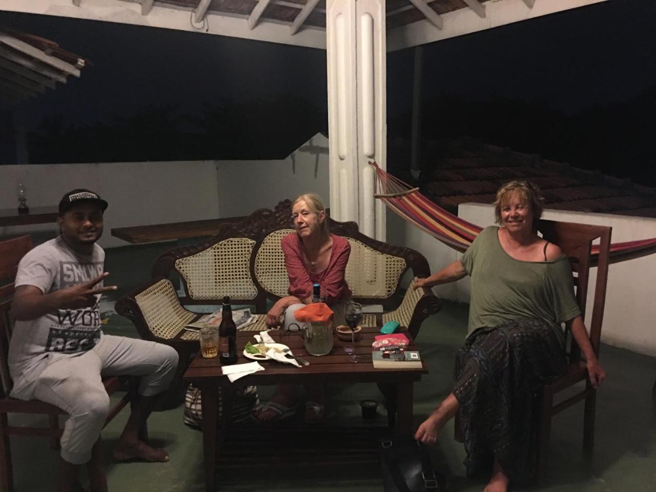 Like Mike Tourist Guest House & Restaurant Νεγκόμπο Εξωτερικό φωτογραφία