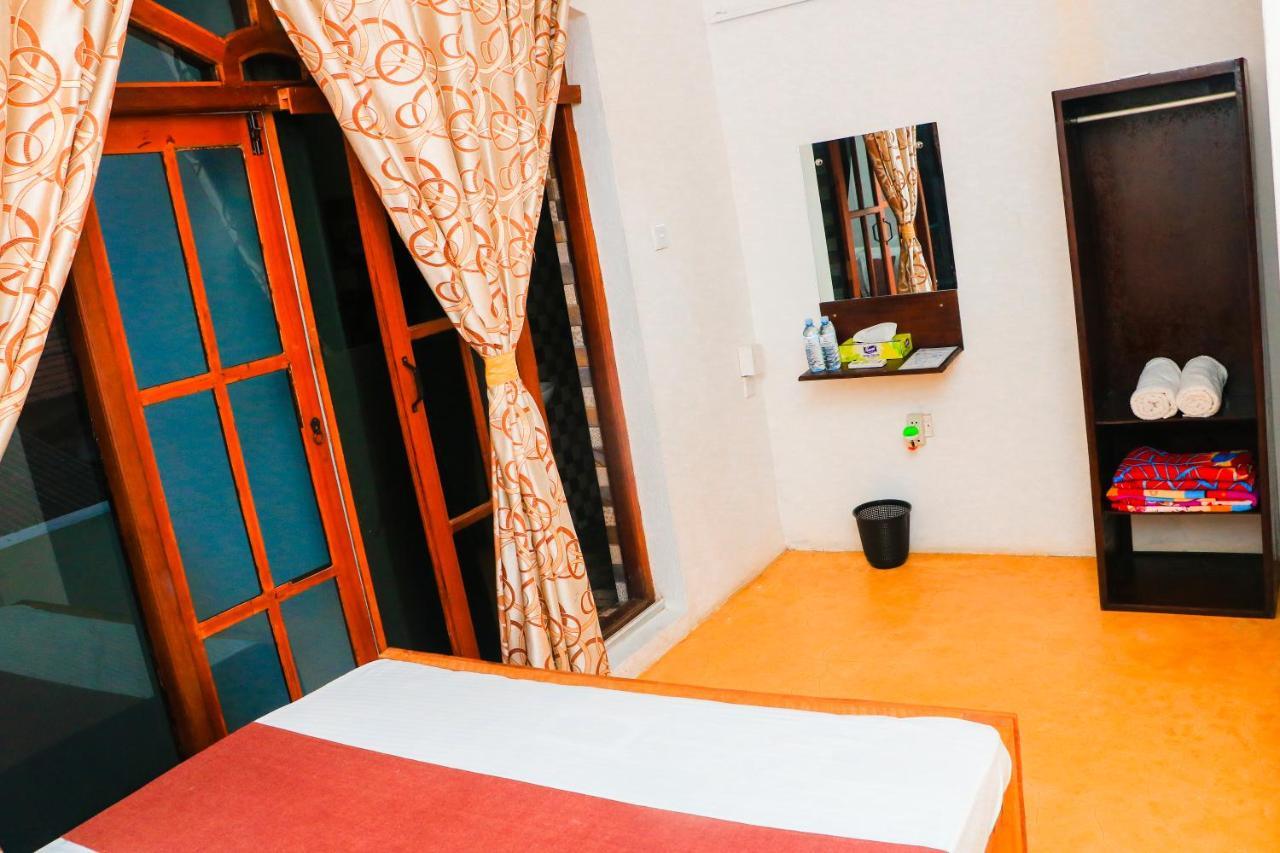 Like Mike Tourist Guest House & Restaurant Νεγκόμπο Εξωτερικό φωτογραφία