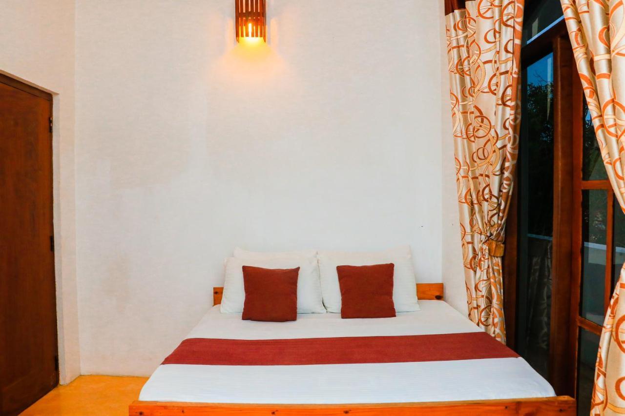 Like Mike Tourist Guest House & Restaurant Νεγκόμπο Εξωτερικό φωτογραφία