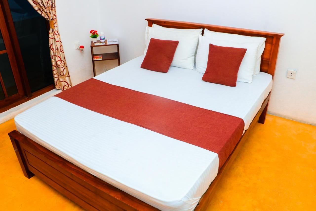 Like Mike Tourist Guest House & Restaurant Νεγκόμπο Εξωτερικό φωτογραφία
