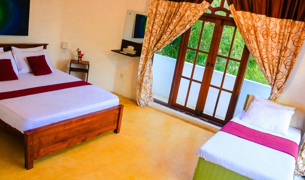 Like Mike Tourist Guest House & Restaurant Νεγκόμπο Εξωτερικό φωτογραφία