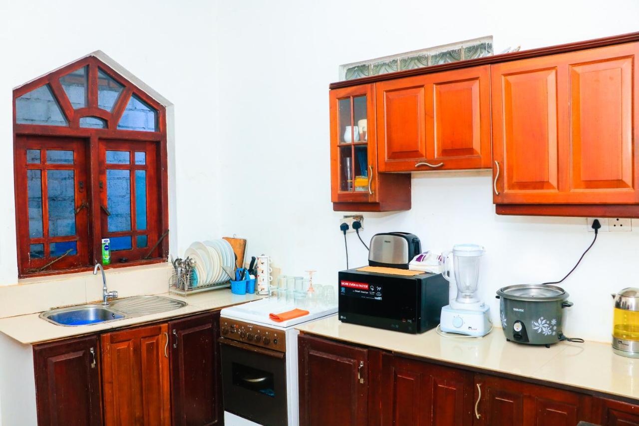 Like Mike Tourist Guest House & Restaurant Νεγκόμπο Εξωτερικό φωτογραφία