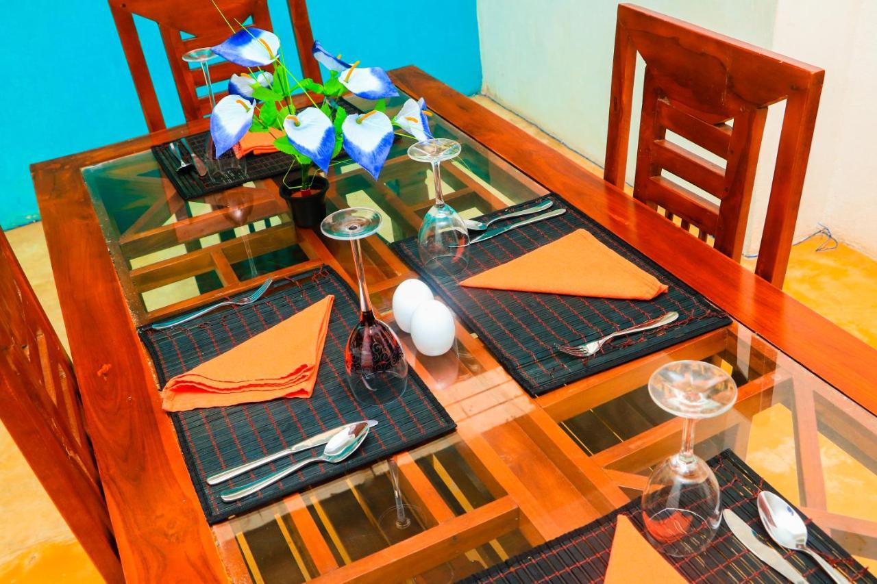 Like Mike Tourist Guest House & Restaurant Νεγκόμπο Εξωτερικό φωτογραφία